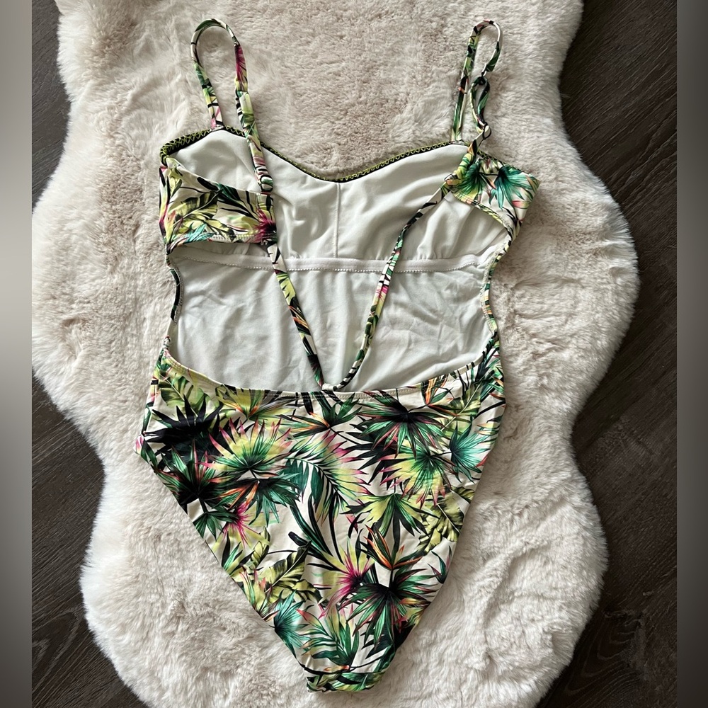 Lucky Brand Coastal Tropical Print One-Piece Swimsuit‎ - Picture 3 of 10